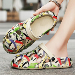 Suvel libisemis- ja l&otilde;hnakindlate kiilaspeade kandmine pehme tallaga tuhvliga, mis tundub nagu roojale astuks. Suured sportlikud rannasandaalid 36