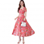 Naiste lillelise mustriga suvekleit, mille pikkus s&auml;&auml;remarjani ja millel on kitsas v&ouml;&ouml;koht, l&uuml;hikeste varrukatega, &uuml;mara kaelusega A-l&otilde;ikeline kleit puhkuseks, peoks ja kohtinguks M kollane