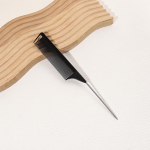 Terasest n&otilde;elaga stiilikamm juuksuri- ja juuksurit&ouml;&ouml;kodadele Highlight Comb (1 piece) roosa