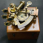 Kuninglik k&auml;sit&ouml;&ouml;kompass Sextant graveeritud kompassiga Nautical Sextant messingist tahke t&ouml;&ouml;korras