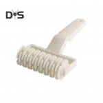 Suur pitsa siidist pliidiplaat, mida on lihtne puhastada, kerge, rippuva auguga v&otilde;rerullil&otilde;ikur DIY k&ouml;&ouml;gi k&uuml;psetust&ouml;&ouml;riist pitsaleivapiruka taigna juustupasta jaoks valge