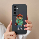 Telefoni &uuml;mbrise kaaned Samsung Galaxy S24 Ultra F15 S24+ A55 A15 M15 Cute Bear Multifilmi mustriga p&otilde;rutuskindel silikoonist pehme kvaliteetne kaitseraua Samsungile Samsung S24+
