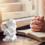 Palvetavad keerubid Armsad keerubid Inglid Kujukesed siseruumides &otilde;ues valge