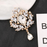 Fashion Lucky Sparkly Crystal Flower Pross Pin Naistele Ilusad Prossid Luksuslikud Kaelarihmad Aksessuaarid Ehted Kingitused