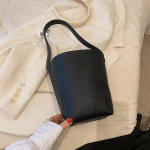 Moodsad naiste kaenlaalused kotid suvel uued populaarsed k&otilde;igile sobivad naiste &auml;mbrikotid lihtsad vabaaja &uuml;he &otilde;laga kotid (20cm<Max Length<30cm)