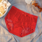 Kerge luksuslik keskmise k&otilde;rge v&ouml;&ouml;kohaga seksikad hingavad alusp&uuml;ksid naiste aluspesu mooruspuu siidiklassi &otilde;mblusteta pitsist puusa kallistavad alusp&uuml;ksid M punane