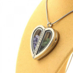 Pierres et Min&eacute;raux. Collier Tanzanite + Grenat Tsavorite brut. Mod&egrave;le coeur..