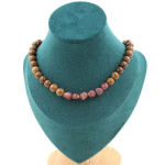 Pierres et Min&eacute;raux. Collier perles Rubis du Br&eacute;sil + bois 8 mm. Chaine en acier Collier femmes, hommes. Taille personnalisable.