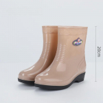 Naiste veekindlad keskmise s&auml;&auml;rega talvised vihmasaapad - Libisemiskindlad, sametvoodriga, moekad, paksustatud soojuse tagamiseks Size 37