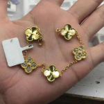 Boutique Neljak&auml;pa Ristikheina Viie &Otilde;iega K&auml;ev&otilde;ru 18K Kerge Luksus Ins Disain Mood Peen Mitmek&uuml;lgne Meeste ja Naiste Mudelid K&auml;ev&otilde;ru Boutique Bracelet