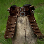 Euroopa keskaegne viikingi v&ouml;&ouml; ja seelik Cosplay soomus Halloweeni ja karnevali jaoks tumepruun v&auml;rv