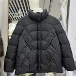 2022. aasta talvine s&uuml;gis avara polsterdatud t&otilde;mblukuga, &uuml;hev&auml;rviline jakk, vabaaja krae, soe valge pardi sulemantel naistele S must