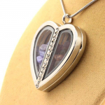 Pierres et Min&eacute;raux. Collier Tanzanite + Tourmaline multicolore brut. Mod&egrave;le coeur. puhas