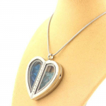 Pierres et Min&eacute;raux. Collier Apatite bleu neon + Apatite Paraiba brut. Mod&egrave;le coeur.