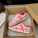 Ehtsast nahast Forrest Gump naiste kingad 2025 kevad uued madala tallaga spordi v&auml;ikesed valged kingad naiste retro vahvlialusega kingad mitmek&uuml;lgsed Germa 35 roosa