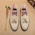 Itaalia luksusbr&auml;nd Suede Meeste Tupsudisainiga Mokassiinid Slip-on K&auml;sit&ouml;&ouml;na Valmistatud K&otilde;rge Kvaliteediga Nubuknahast Kingad Terava Ninaga Paks Tald 44 beež