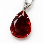 SERTIFITSEERITUD Looduslik Punane Topaas 106,3 ct Pirni kujuline 925 Sterling H&otilde;bedast S&uuml;nnip&auml;evakivi Ripats 34.3 mm approx. punane