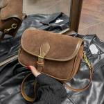 Talvised Vintage Naiste Crossbody Kotid Moodne Kunstnahast Suede Klapiga Disain &Otilde;la-K&auml;e all Kandmise Kott &Uuml;hev&auml;rvilised Mitmek&uuml;lgsed Daami K&auml;ekotid KTY 22x8x15cm pruun