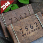 2008 Menghai 7562 Ripe Puer Chinese Shu Pu'er Brick Pu-erh 250g bambusest lehtede pakend
