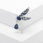 Jaapani ja Korea moekivist kivist kiilipross, peen helevastane temperamentne mantel, &uuml;likond ja aksessuaarid