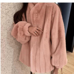 S&uuml;gis- ja talvine k&uuml;&uuml;liku karusnaha imitatsioon karusnahast naiste keskmise pikkusega pl&uuml;&uuml;sriided lahtised lambakarusnahast kasukas seisva kraega kasukas S