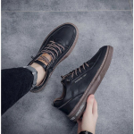 Meeste kingad kevadised uued hingavad valged kingad Meeste &uuml;li&otilde;pilastele Korea versioon T&auml;ielik nahast spordijalatsid, vabaaja tossud Trendikad kingad 44 valge