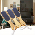 Kahepoolne jalaviil Jalavasp Pedik&uuml;&uuml;ririistad Jalad Surnud Naha Paksendite Eemaldaja Puidust K&auml;epidemega Jalakraabits Liivapaber Jalahooldus 1pc,Random color