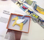 Ingel Pegasus K&auml;sitsi &Otilde;mmeldud Lambanaha Kottide V&otilde;lu - Armas Naiste K&auml;ekoti Kaunistus & Auto V&otilde;tmehoidja