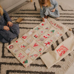 Kohandatud personaalne advendikalender lastele Korduvkasutatav riidest advendikalender K&auml;sit&ouml;&ouml;na valmistatud j&otilde;ulukalendri komplekt maiustuste ja tegevustega 110 x 60 cm gray