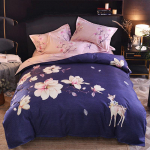 Voodi neljaosaline kaheinimesevoodi on magamisasendis padjap&uuml;&uuml;ri lina &Uuml;hes pakendis vooditarvete sviit Comfort Nahas&otilde;bralik kolmeosaline 3 Pcs 150by200cm