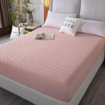 Pom Poms voodile paigaldatud libisemisvastane lina, reguleeritav flanellmadrats, mis katab nelja nurka elastse ribaga mitmes suuruses voodilinad 90 x 200cm