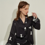 Euroopa ja Ameerika naiste vaba aja moe pikkade varrukatega j&auml;&auml;multika kassiga tr&uuml;kitud pidžaamakomplekt L must