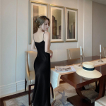 Naiste satiinist &otilde;&otilde;tsuva kraega prantsuse spagetidrihmaga disainerkleit &scaron;ikk elegantne mood vabaaja &otilde;htupidu seksikas slingkleidid suvi 2024 S must