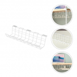 Traatkorvi riiul laua all Hoiuriiuli Traatlaua kaabel haldusaluse all. Juhtmekorv