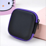 1 tk t&otilde;mblukuga k&otilde;rvaklappide &uuml;mbris, nahast k&otilde;rvaklappide salvestuskarp, kaasaskantav reisi-USb-kaabli korraldaja, k&otilde;va kott m&uuml;ndim&auml;lukaardi jaoks sinine