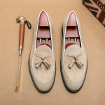 Itaalia luksusbr&auml;nd Suede Meeste Tupsudisainiga Mokassiinid Slip-on K&auml;sit&ouml;&ouml;na Valmistatud K&otilde;rge Kvaliteediga Nubuknahast Kingad Terava Ninaga Paks Tald 38 beež