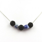 Pierres et Min&eacute;raux. Collier perles Lave 8 mm + Jaspe bleu d'Afrique du Sud Chaine en acier inoxydable.