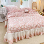 Prantsuse voodikate kolmeosaline tepitud tepitud puuvillane polsterdatud pitsiline voodikate libisemiskindel puuvillane voodikate tatami tekk A pair of pillowcases of the same style