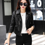 Naiste uued punased kunstnahast jakid, &otilde;hukesed pikkade varrukatega l&uuml;hikese disainiga mootorratturi punkmantlid S punane