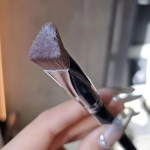 Angled Highlighter Brush Face Contour Foundation peitekreemipintsel Kolmnurkse kujuga s&uuml;nteetilise juukse jumestuskreemi esilet&otilde;stmise pintslid