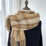 Ruuduline sall naiste s&uuml;gistalvine uus high-end pika stiilis tudengipaari r&auml;tik soe ja paks tupsall 70*200cm