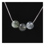 Pierres et Min&eacute;raux. Collier 3 perles Prehnite d'Afrique 8 mm Chaine en acier inoxydable.