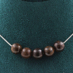 Pierres et Min&eacute;raux. Collier 5 perles Bronzite 8 mm. Chaine en acier inoxydable Collier femmes, hommes. Taille personnalisable.