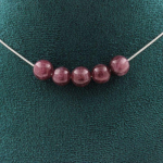 Pierres et Min&eacute;raux. Collier 5 perles L&eacute;pidolite 8 mm. Chaine en acier inoxydable Collier femmes, hommes. Taille personnalisable.