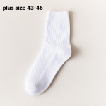 Meeste vertikaalsed triibulised puuvillased sokid s&auml;&auml;re keskele hingavad sokid &Auml;rispordisokid One size