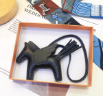 Ingel Pegasus K&auml;sitsi &Otilde;mmeldud Lambanaha Kottide V&otilde;lu - Armas Naiste K&auml;ekoti Kaunistus & Auto V&otilde;tmehoidja