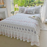 AI WINSURE puuvillane voodikate voodil Kahekordne tepitud voodilina, lilleline volang kahe padjap&uuml;&uuml;riga, Prantsuse stiilis Queen King 250x250cm 98x98inch