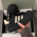 Kevadised uued &uuml;li&otilde;pilaste vabaaja &uuml;mmargused platvormid Valged kingad Lamedad kingad 39 must