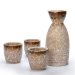 1 komplekt Jaapani stiilis sake veinin&otilde;ud portselanist alusglasuuri v&auml;rvi K&auml;sitsi maalitud veiniautomaat Keraamiline lipp kange alkohoolse joogi tasside komplekt