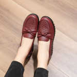 Ehtsast nahast hingavad sandaalid emadele - Mugav madal konts pehme tallaga ja &otilde;&otilde;nes disain keskealistele ja eakatele naistele. 43 must